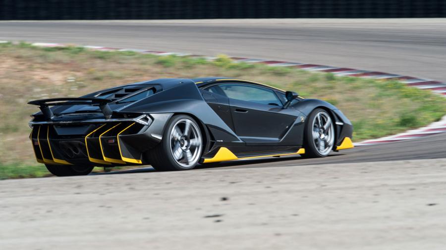  Lamborghini Centenario LP770-4 2016 года  (фото 15 из 61)